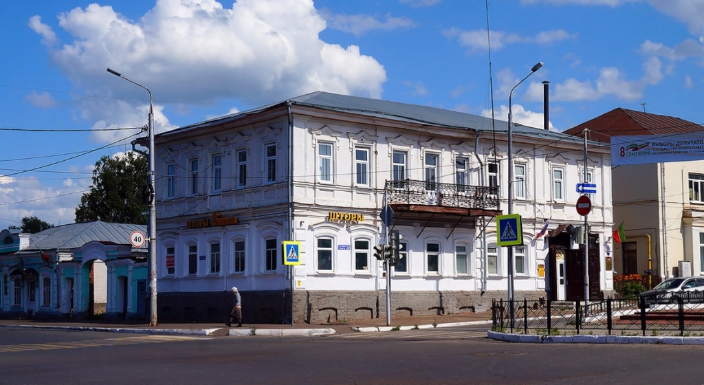 Дом №23 когда-то был известным отелем "Европейские номера"
