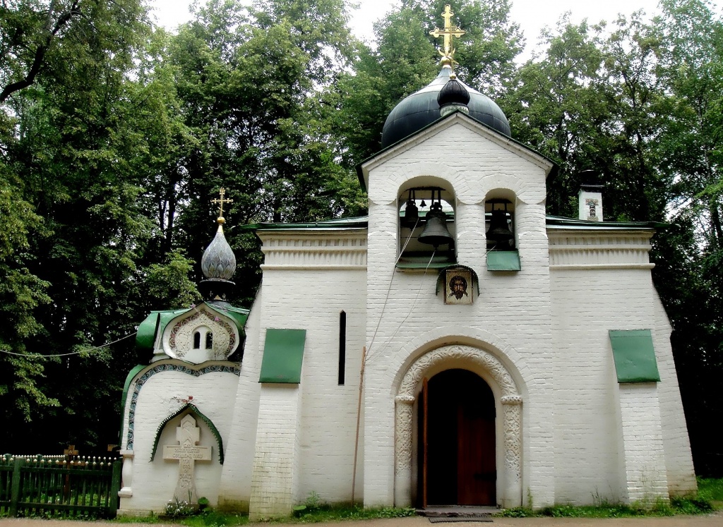 Храм Спаса Нерукотворного в Усадьбе Абрамцево