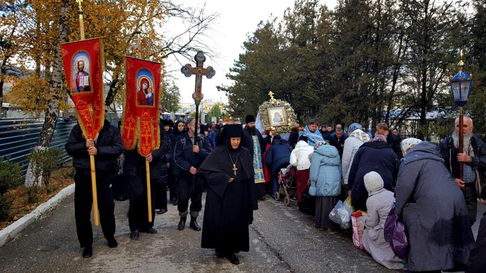 Ежегодный крестный ход из Топловского монастыря