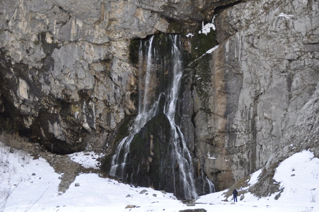 Гегский водопад зимой