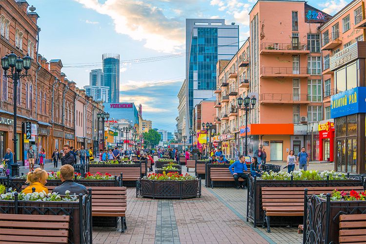 Улица Вайнера летом