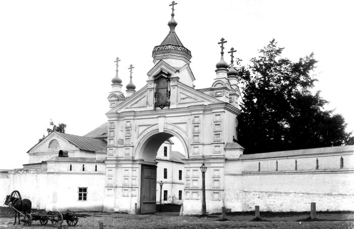 Главные Западные ворота Печерского монастыря в конце 19 века