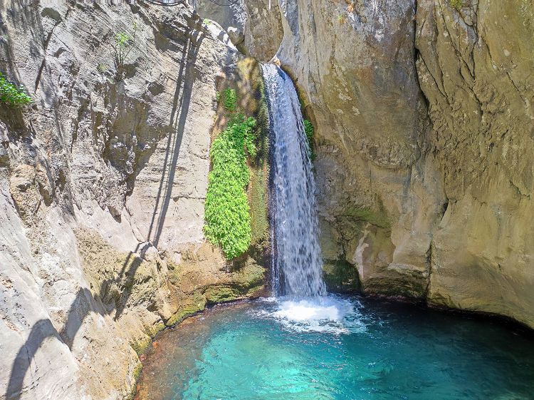 Водопад в каньене Водопад в каньене
