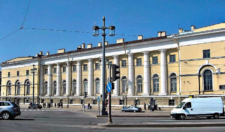 Зоологический музей на Университетской набережной Петербурга