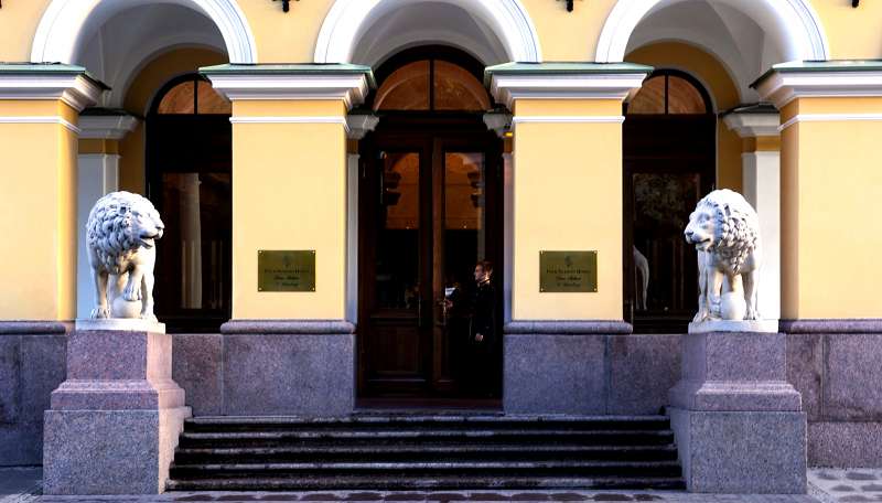 Мраморные львы П.Трискорни и сегодня охраняют Дом Лобанова-Ростовского