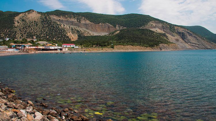 Море в районе Большого Утриша славится своей чистотой