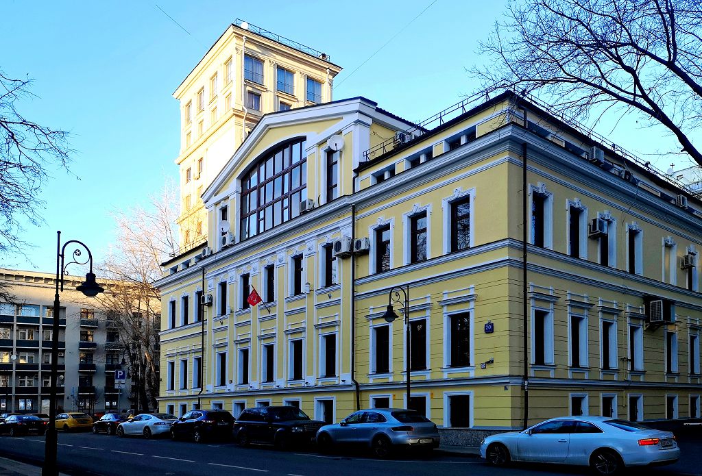 Дом № 20 сегодня занят представительством северной столицы 