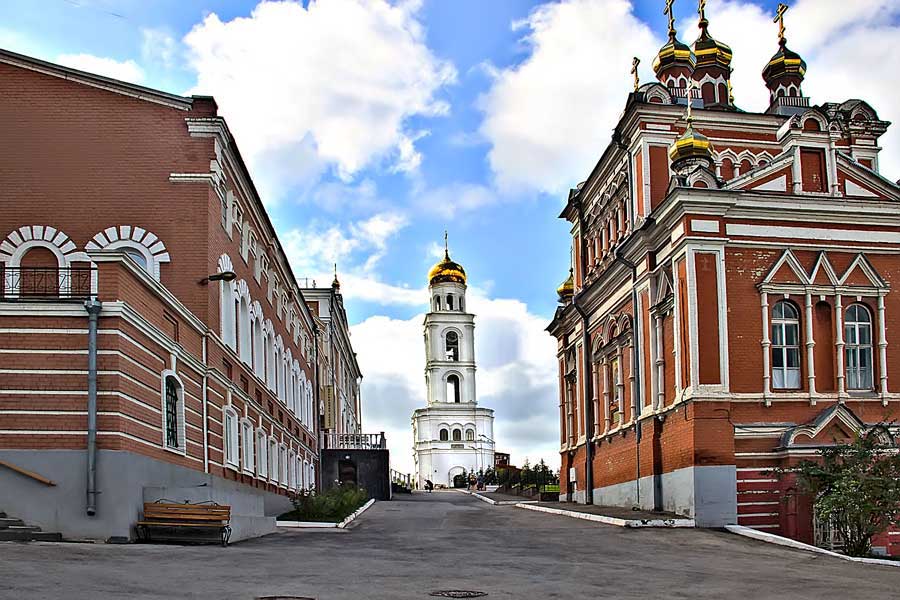 Иверский храм, колокольня и Иерусалимский храм в Иверском монастыре