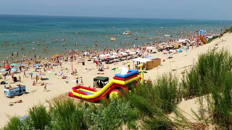 В разгар сезона на берегах Джемете отдыхает большое количество отпускников