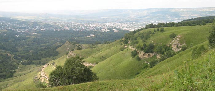 Панорама в горах курортного парка Панорама в горах курортного парка