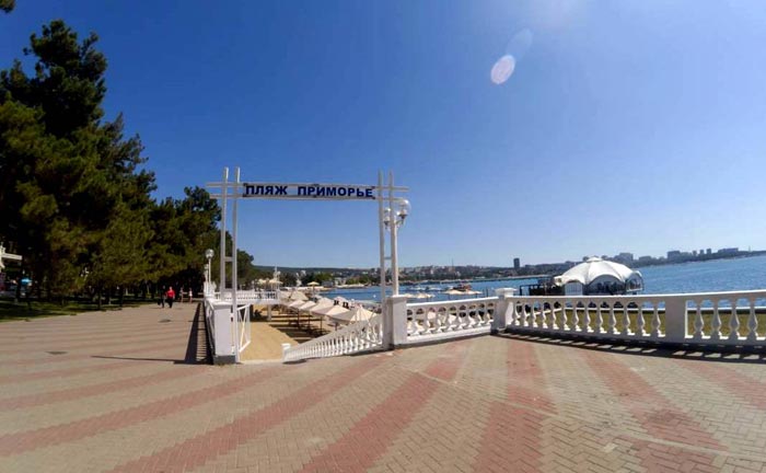 Выход с набережной на пляж "Приморье"