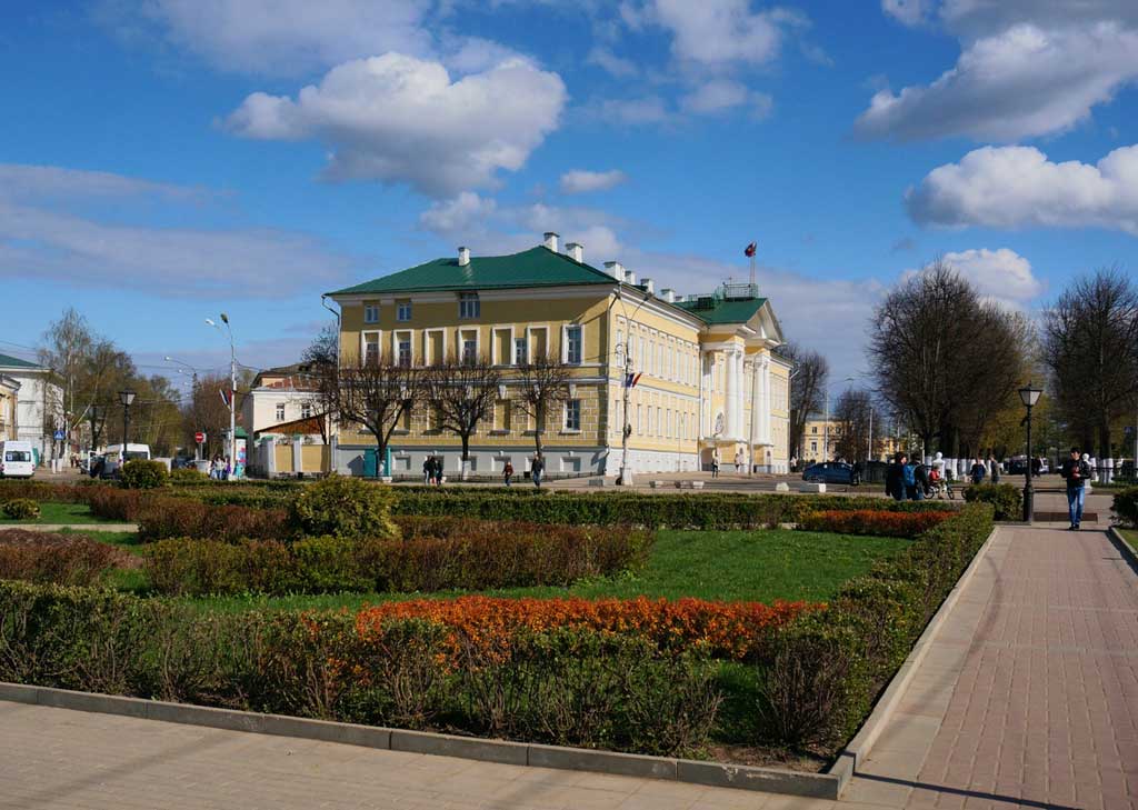 Здание Присутственных мест на Сусанинской площади в Костроме Здание Присутственных мест на Сусанинской площади в Костроме