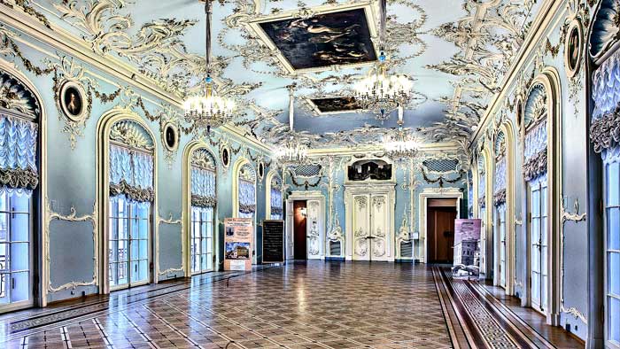Фойе Эрмитажного театра в Петербурге 