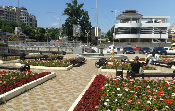 Начало прогулки по курортному бульвару в Кисловодске Начало прогулки по курортному бульвару в Кисловодске