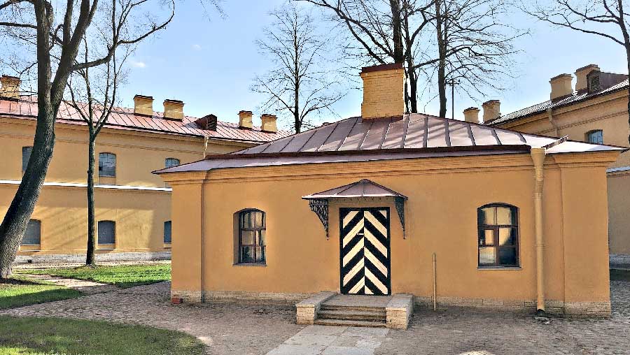 Тюремный двор Трубецкого бастиона Петропавловской крепости