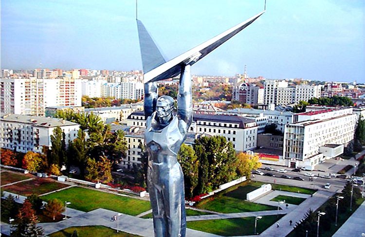 Монумент Славы - олицетворение гордости за труд самарских авиастроителей