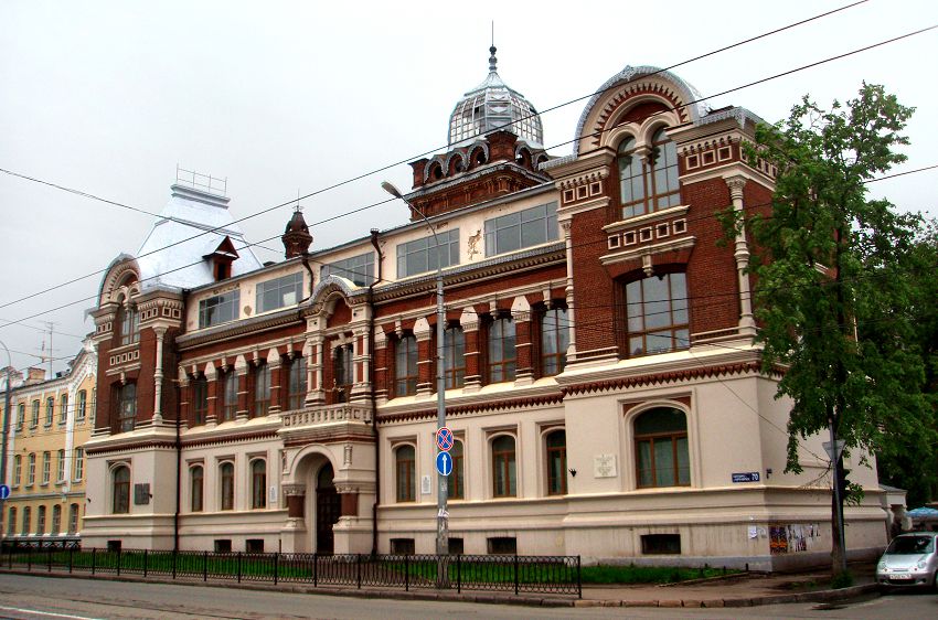 Первой городской Художественной школе, а ныне училищу, присвоено имя Н.Фешина