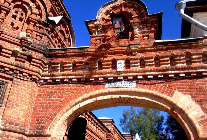 Вход на территорию Черниговского скита Сергиева посада