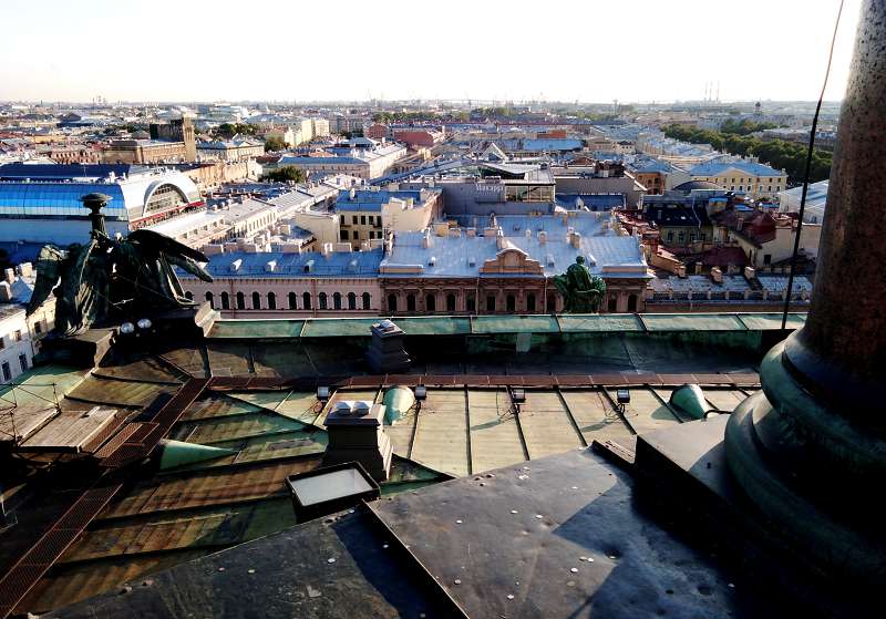 С Колоннады открывается прекрасный обзор питерского центра