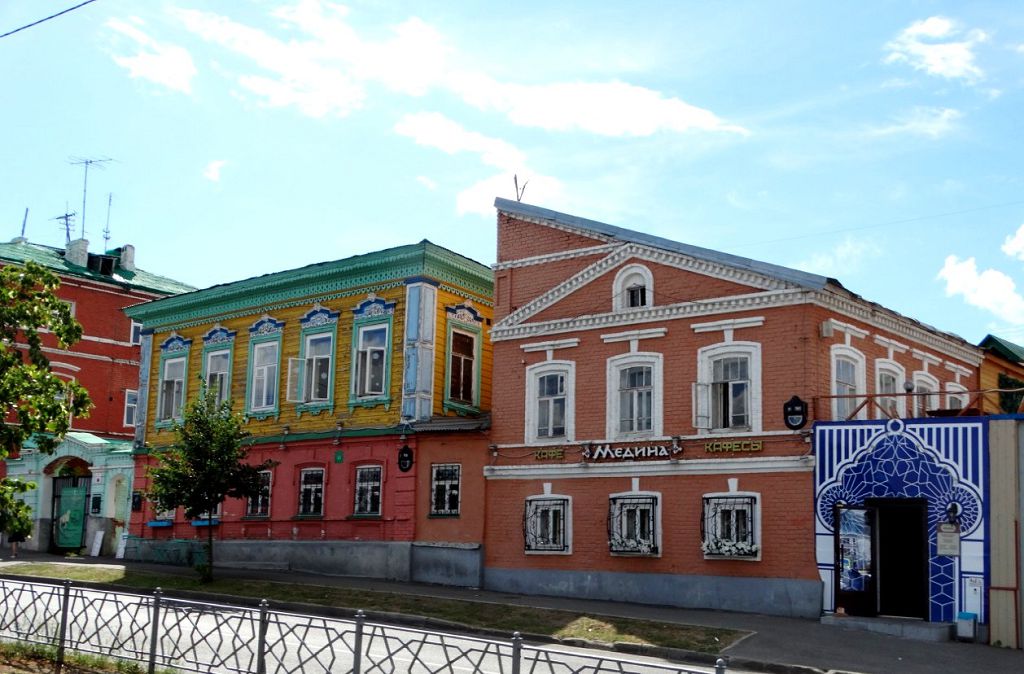 В Старо-Татарской слободе строили себе особняки и иногородние купцы