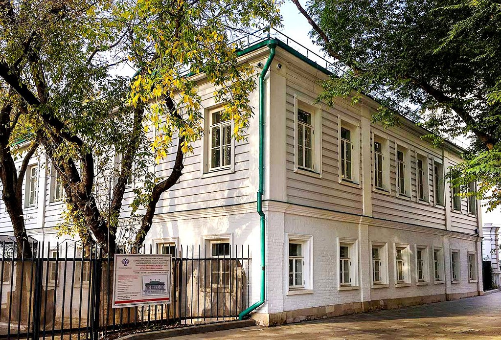 Гуляя по музею под открытым небом, можно заглянуть и в Дом Третьяковых
