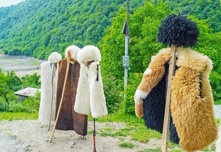Национальная одежда Кавказа - отличный подарок