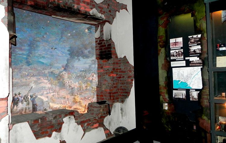 Диорама Обороны города - это как бы вид из разбитого окна в 1942 год