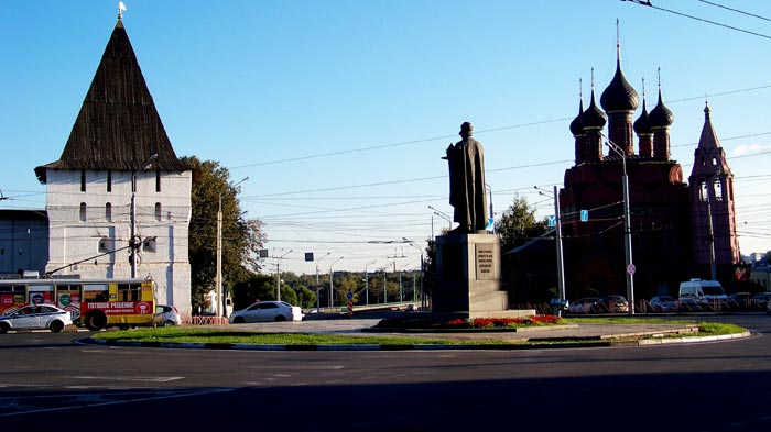 Основные достопримечательности Богоявленской площади