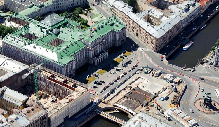 98-метровый Синий мост - самый широкий в Питере. Вид сверху
