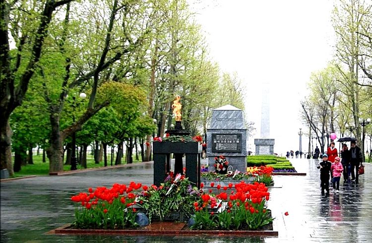 Площадь героев - это мемориал и памятное историческое место Новороссийска