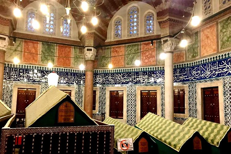 Захоронение Сулеймана Великолепного - одно их святых мест Стамбула
