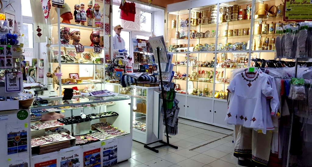 В магазине "Марийские сувениры" выбрать памятный подарок совсем не сложно
